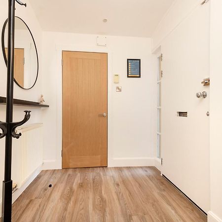 Joivy 3Br Flat In Haymarket With Free Parking EDI Kültér fotó