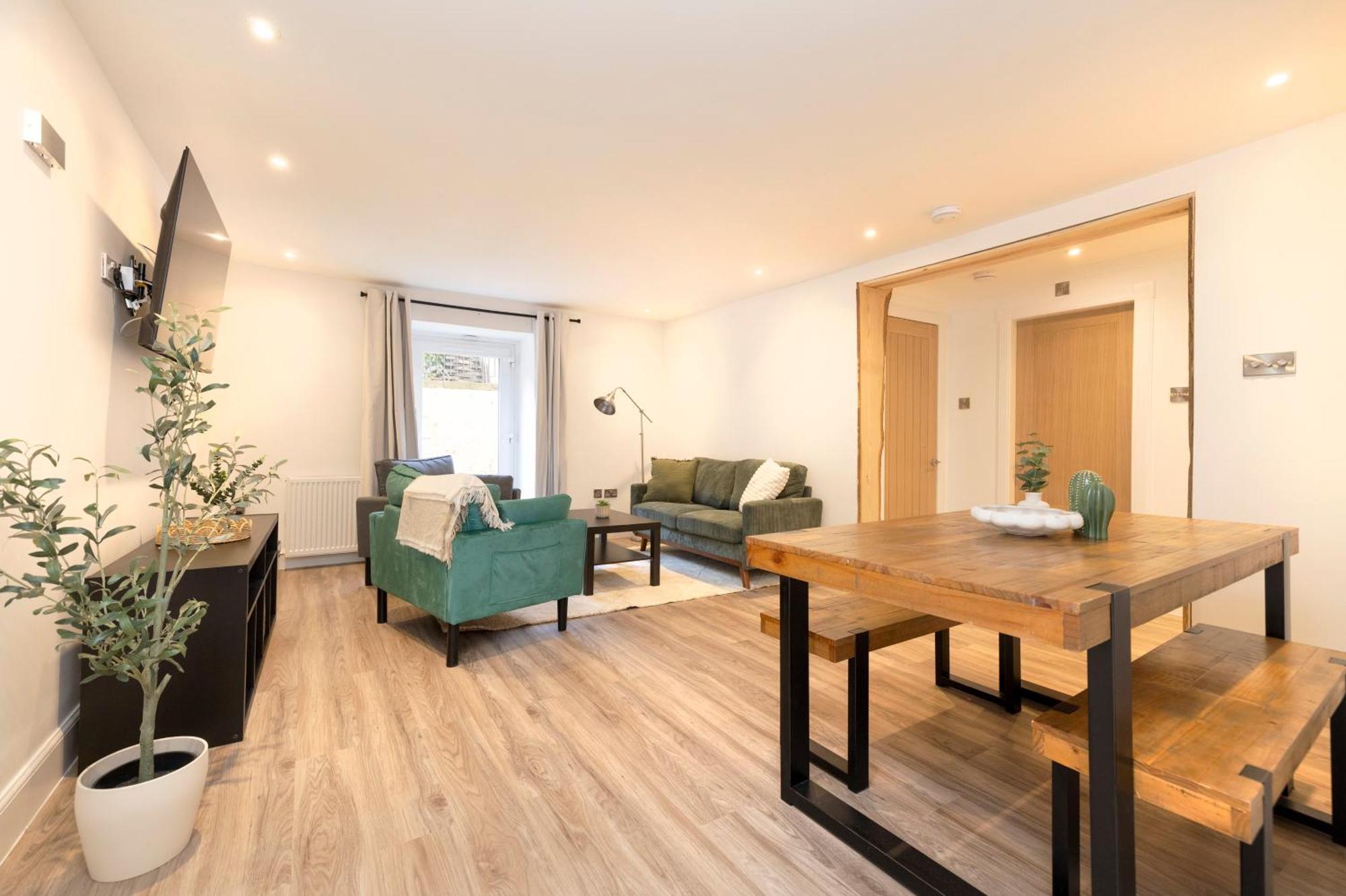 Joivy 3Br Flat In Haymarket With Free Parking EDI Kültér fotó