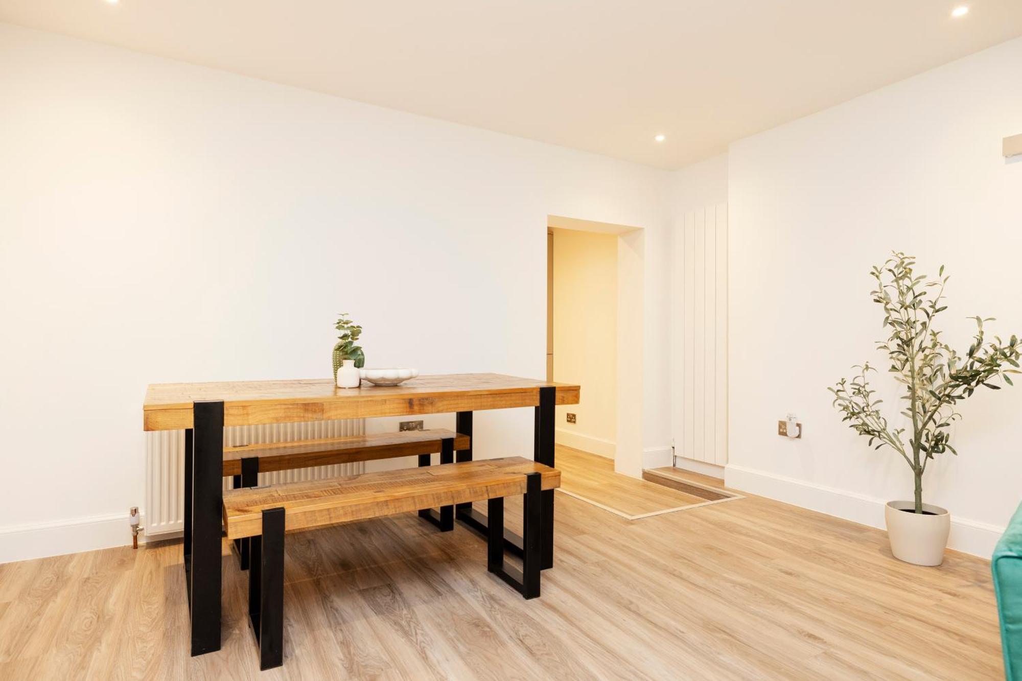 Joivy 3Br Flat In Haymarket With Free Parking EDI Kültér fotó