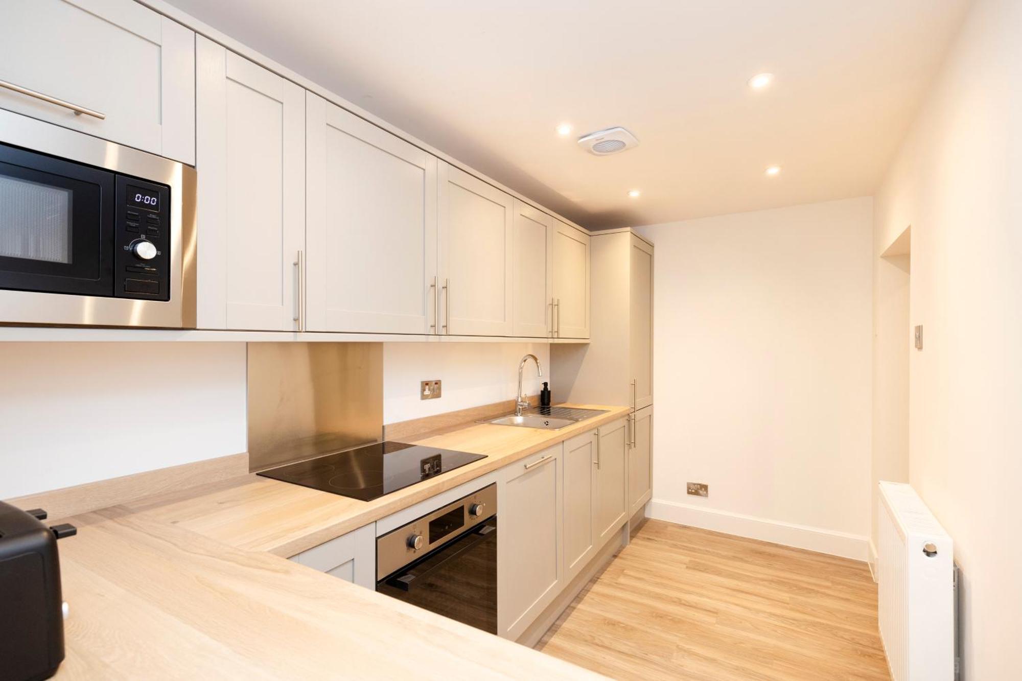Joivy 3Br Flat In Haymarket With Free Parking EDI Kültér fotó