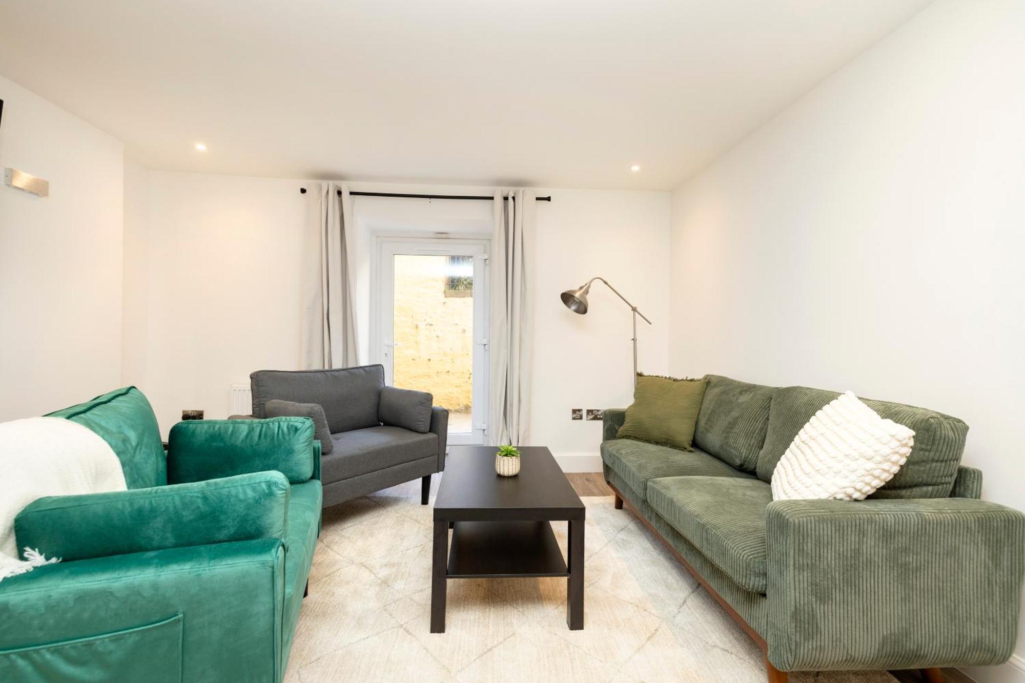 Joivy 3Br Flat In Haymarket With Free Parking EDI Kültér fotó