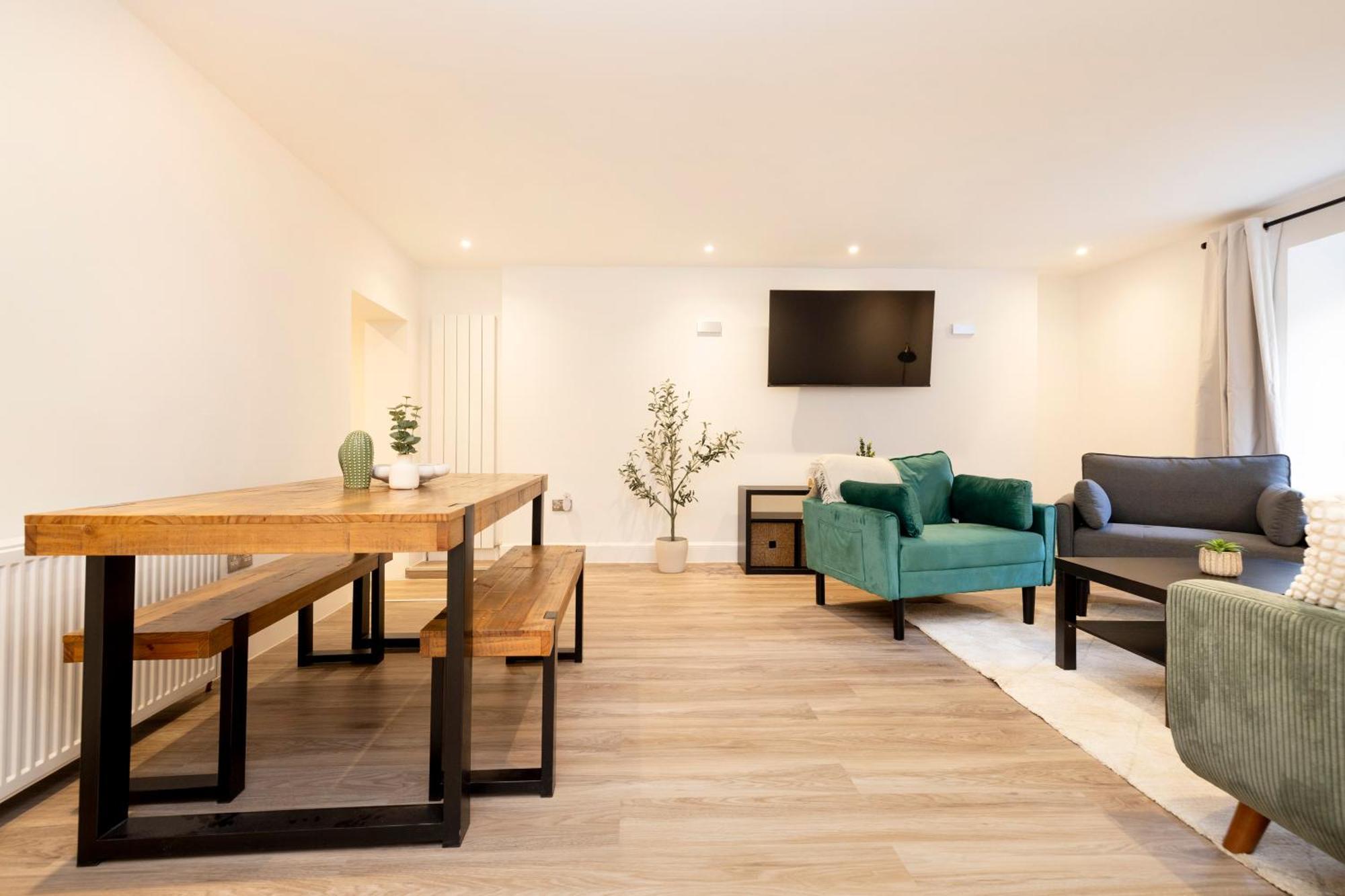 Joivy 3Br Flat In Haymarket With Free Parking EDI Kültér fotó