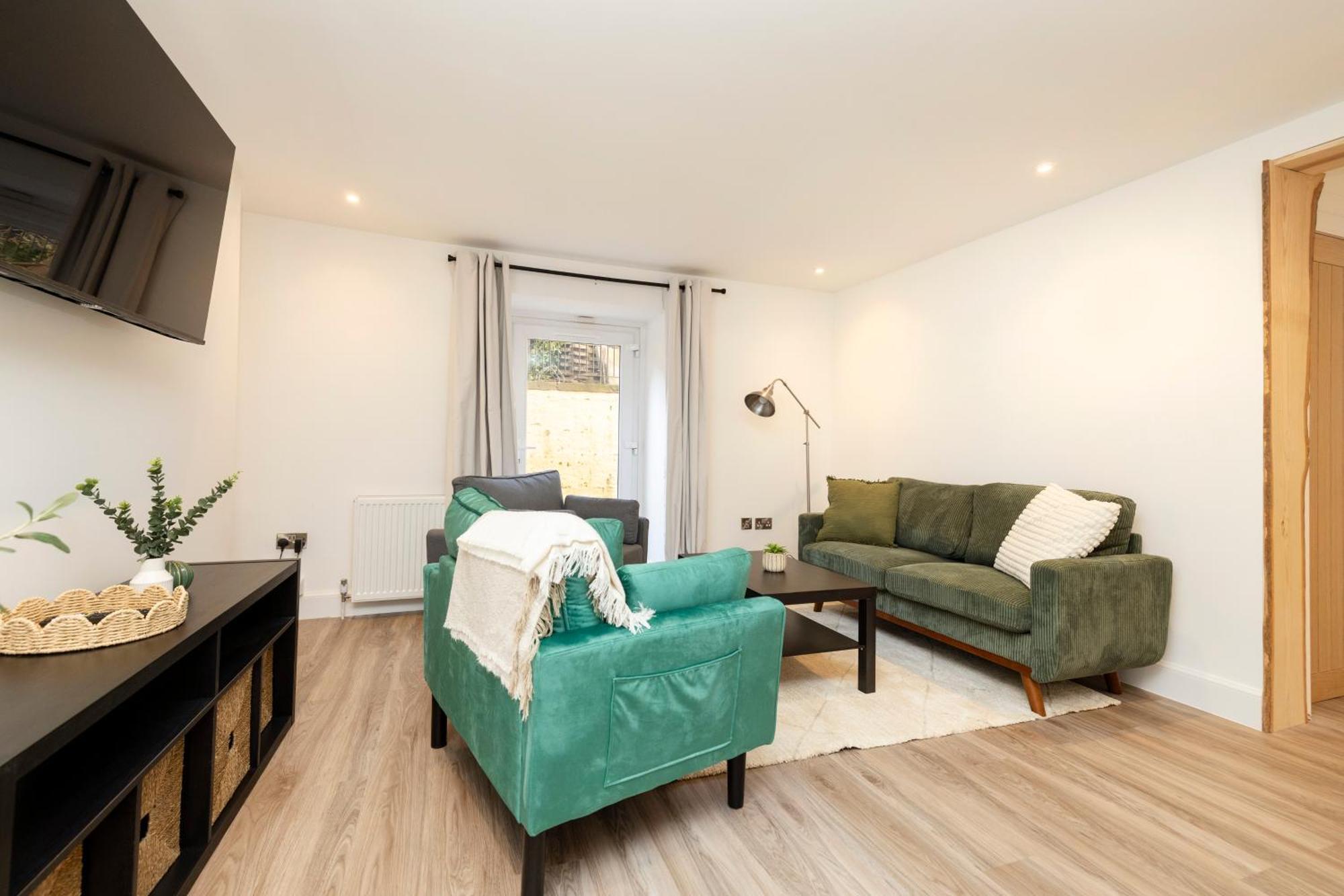 Joivy 3Br Flat In Haymarket With Free Parking EDI Kültér fotó