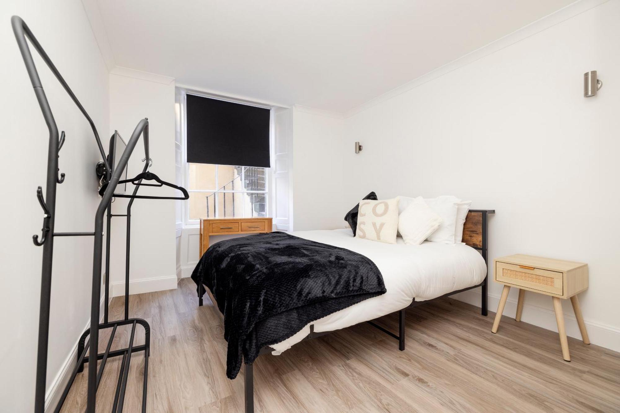 Joivy 3Br Flat In Haymarket With Free Parking EDI Kültér fotó