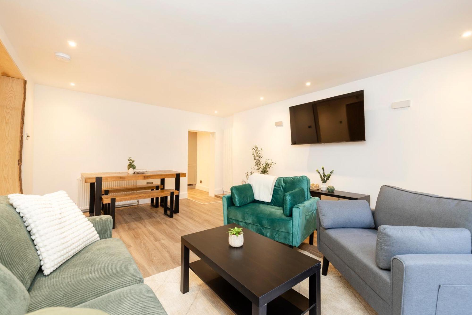 Joivy 3Br Flat In Haymarket With Free Parking EDI Kültér fotó