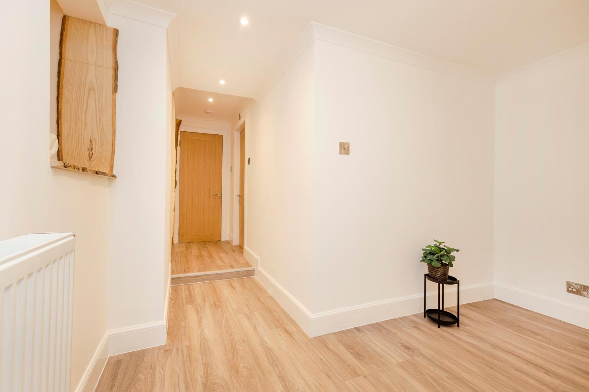 Joivy 3Br Flat In Haymarket With Free Parking EDI Kültér fotó