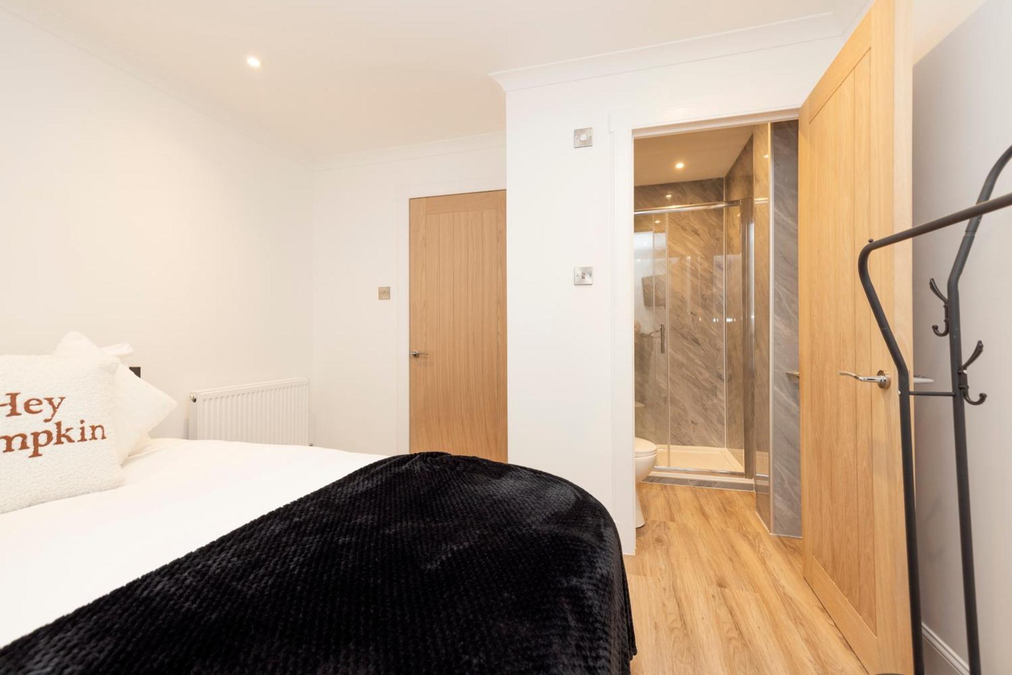 Joivy 3Br Flat In Haymarket With Free Parking EDI Kültér fotó