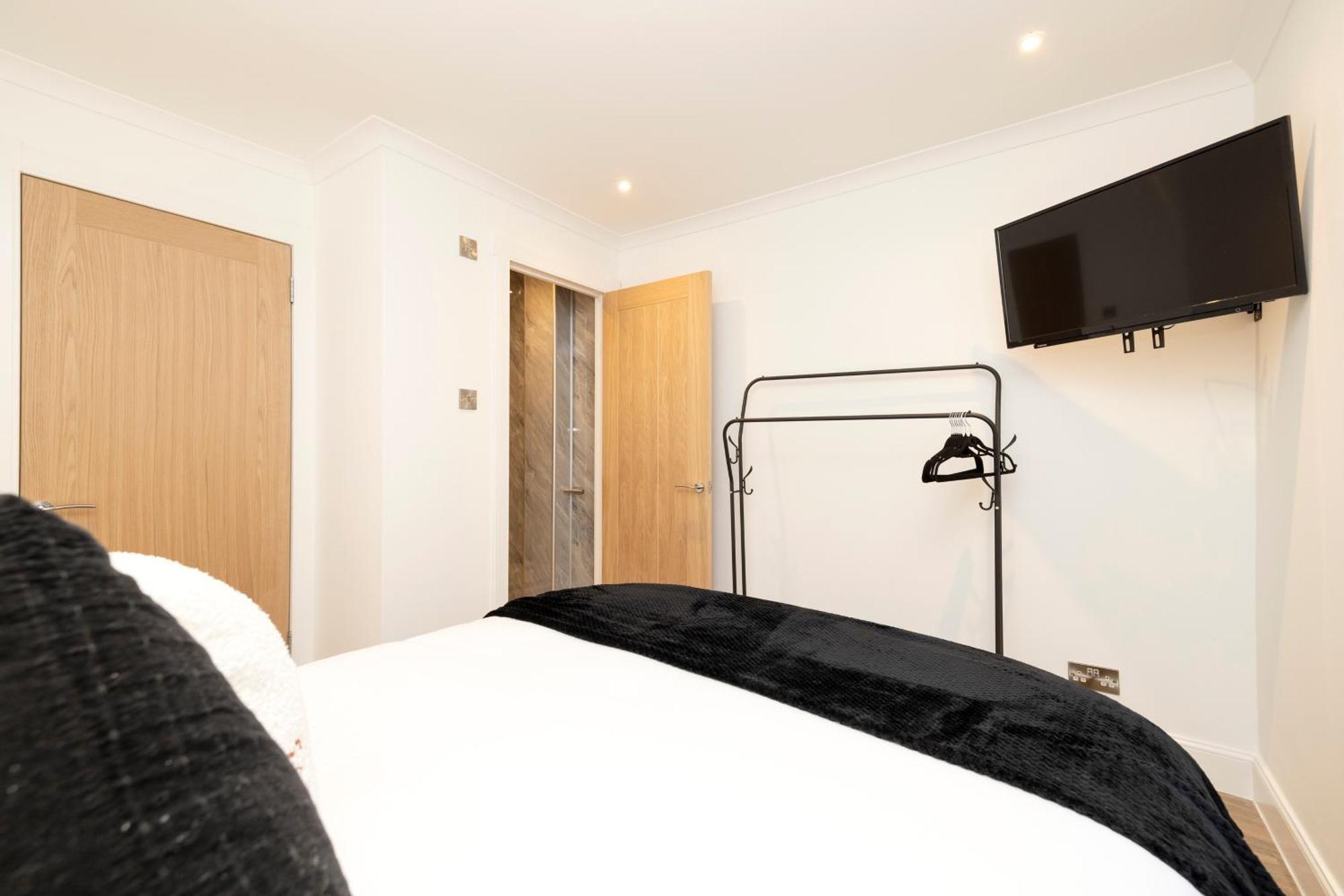 Joivy 3Br Flat In Haymarket With Free Parking EDI Kültér fotó