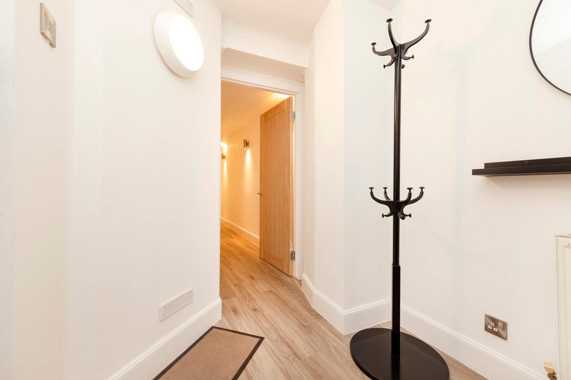Joivy 3Br Flat In Haymarket With Free Parking EDI Kültér fotó